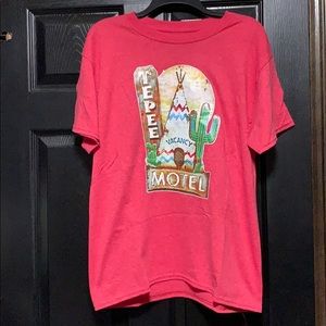 Teepee motel graphic tee